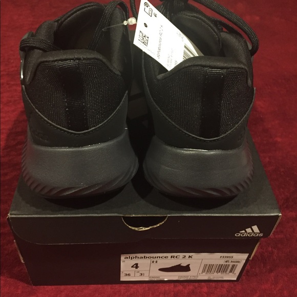 BNWTs in box Adidas women’s (size 6) - Picture 3 of 7